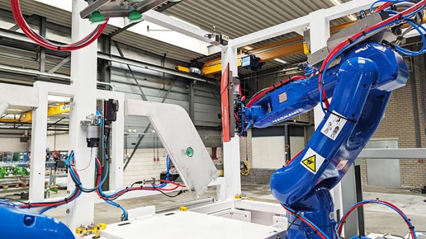 JDE koffie krijgt machine met dubbele robots, voor snellere productie koffie