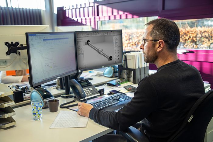 Onze engineers zijn getraind en geschoold om u de juiste oplossing te bieden. Zij komen namelijk dagelijks in aanraking met leuke lineaire uitdagingen.