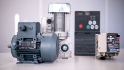 Servomotor met encoder en servodrive in compacte opstelling voor nauwkeurige beweging