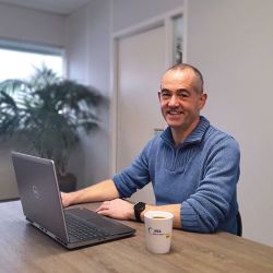 Andre Diepenbroek werkt bij MCA als application engineer en heeft grote technische kennis van frequentieregelaars. hij geeft ook trainingen hierover