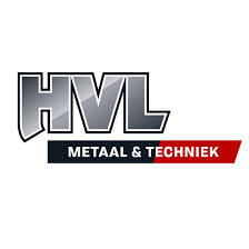 Voor dit project werkten HVL en MCA nauw samen: HVL realiseerde de engineering en bouw van de complete installatie, terwijl MCA de robot leverde, de elektro-engineering en paneelbouw verzorgde en de besturing met PLC- en robotsoftware regelde.