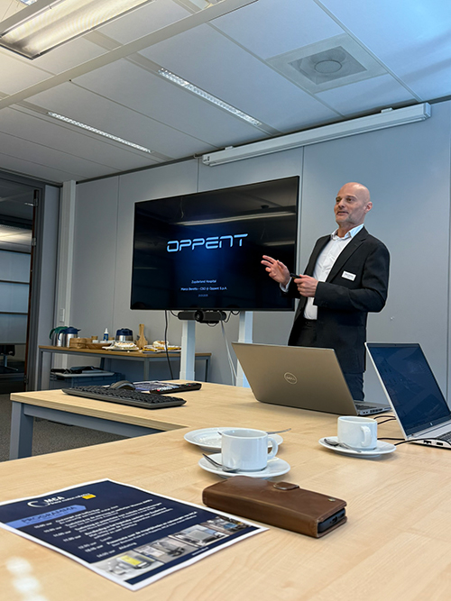 We werken hiervoor samen met Oppent. Zij ontwikkelen AMR’s specifiek voor ziekenhuizen door heel Europa.