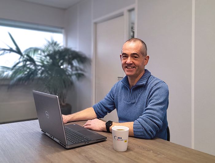 Andre Diepenbroek werkt bij MCA als application engineer en heeft grote technische kennis van frequentieregelaars. hij geeft ook trainingen hierover