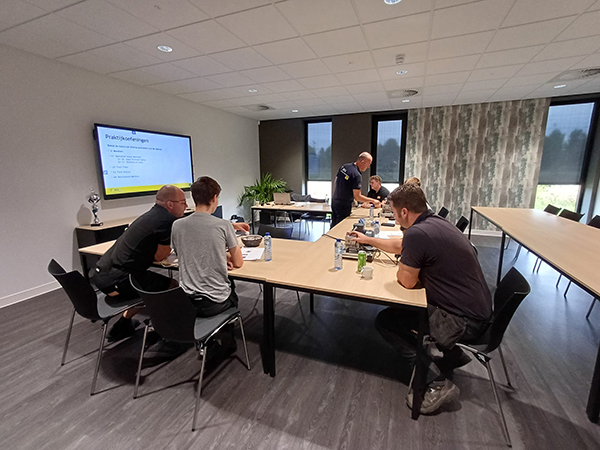 In deze workshop leer je de basisbegrippen en principes van lineaire techniek, welke soort geleidingen en aandrijvingen er zijn en ga je aan de slag met praktijkoefeningen.